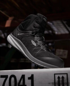 Keen Women's Vista Energy Mid (Carbon-Fiber Toe) | Vapor/Black 13 Keen Women's Vista Energy Mid (Carbon-Fiber Toe) | Vapor/Black -Keen 1025220 PDP RightImage