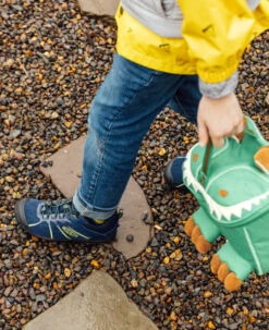 Keen Big Kids' Chandler 2 CNX Sneaker | Black Iris/Evening Primrose -Keen KidsChandler2Lifestyle2 9907c94b 1f13 4969 93a0 2cd219338ed2