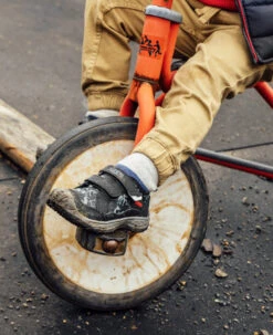 Keen Big Kids' Speed Hound | Black/Camo -Keen KidsSpeedHoundPDPLifestyle3Kids1026194