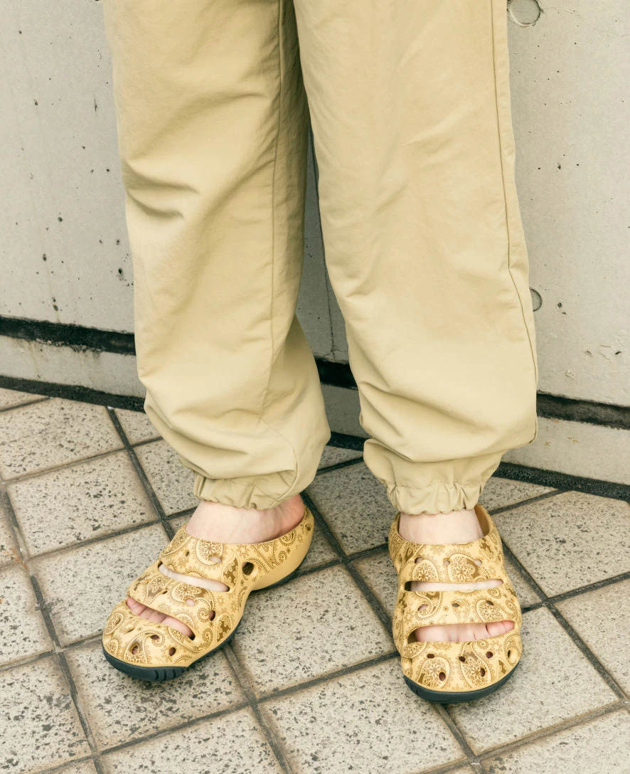 Keen Men's Yogui Arts Clog X THC | Caffe Latte Paisley 8 Keen Men's Yogui Arts Clog X THC | Caffe Latte Paisley - Image 8