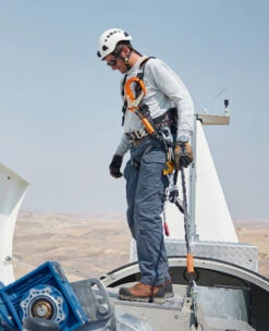 Keen Men's Camden 8" Insulated Waterproof Boot (Carbon-Fiber Toe) | Leather Brown/Black 16 Keen Men's Camden 8" Insulated Waterproof Boot (Carbon-Fiber Toe) | Leather Brown/Black -Keen SDD 1014 Camden 1027690 Left Image 1