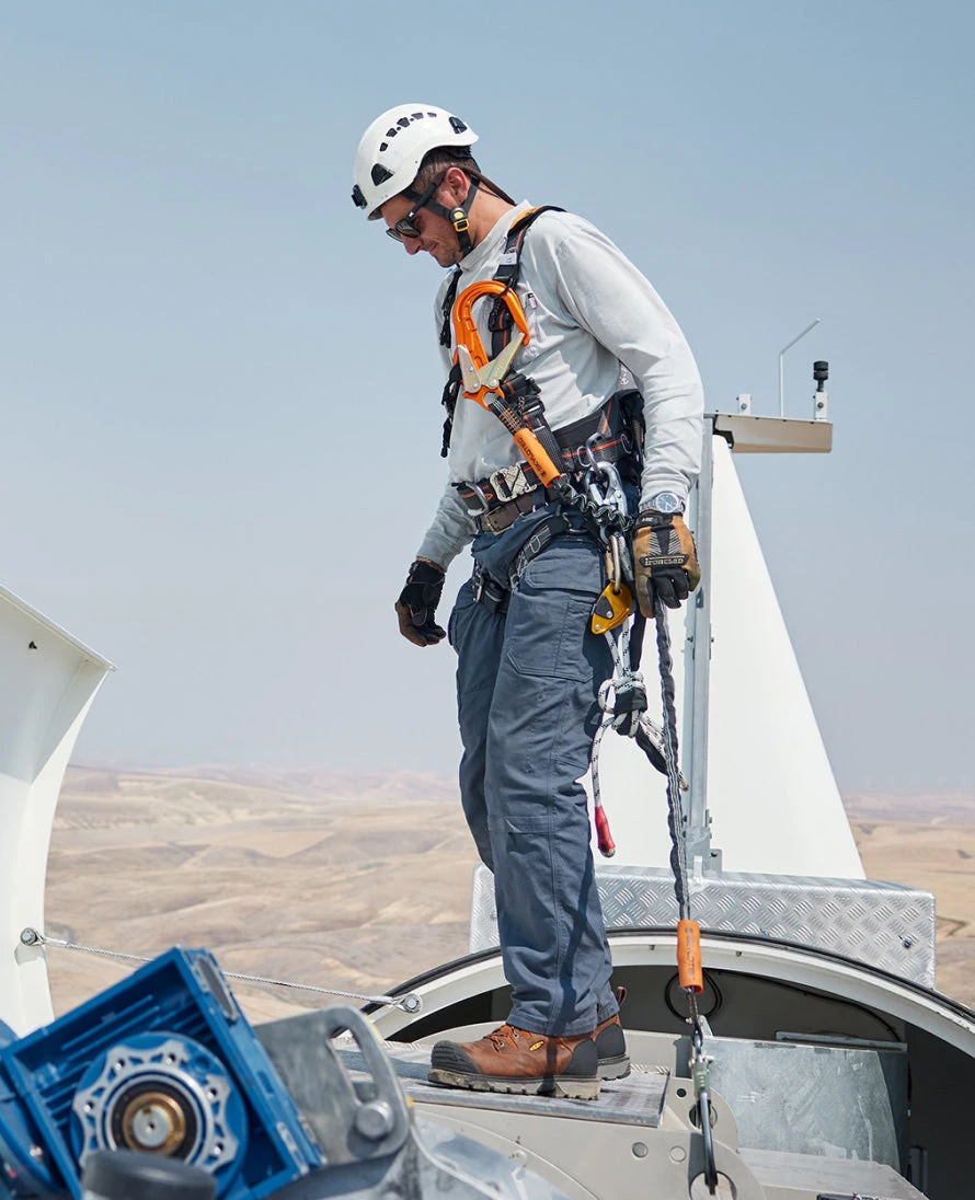 Keen Men's Camden 8" Insulated Waterproof Boot (Carbon-Fiber Toe) | Leather Brown/Black 8 Keen Men's Camden 8" Insulated Waterproof Boot (Carbon-Fiber Toe) | Leather Brown/Black - Image 8