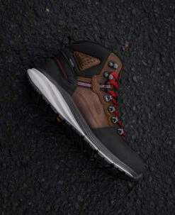 Keen Men's Red Hook Waterproof Boot (Carbon-Fiber Toe) | Tobacco/Black -Keen SDD 604 RedHook 1024576 Right Image 1